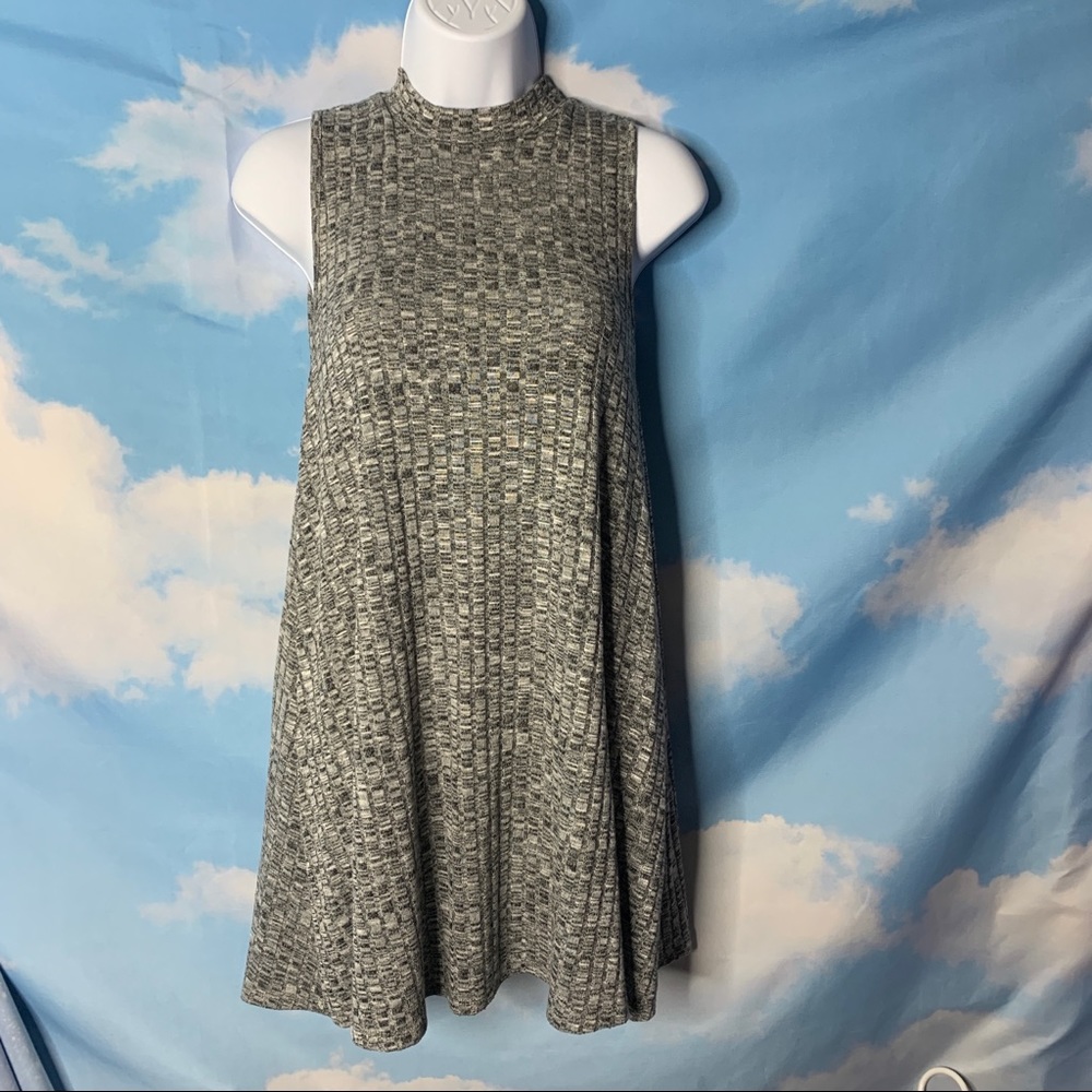 Contempo Casuals- Gray Sleeveless Top Small